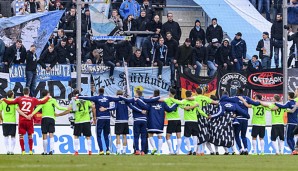 Die Fans des Chemnitzer FC zündeten Pyrotechnik beim Spiel gegen den FSV Zwickau