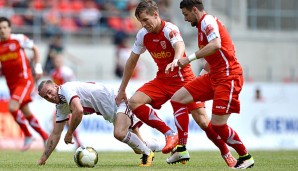 Marcel Hofrath (M.) begeleitet Jahn Regensburg beim Aufstieg in die 2. Liga