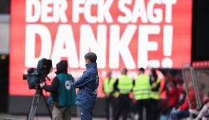Bayern-Trainer Niko Kovac (v.) beim Retterspiel gegen den 1. FC Kaiserslautern.
