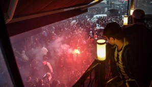 In den Straßen Istanbuls herrschte vor Spielbeginn viel Betrieb - mehrere Besiktas-Anhänger zündeten Pyrotechnik