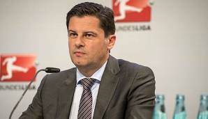 Christian Seifert auf einer Pressekonferenz der Bundesliga