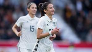 Hasret Kayikci nach einem Tor für die deutsche Frauen-Nationalmannschaft