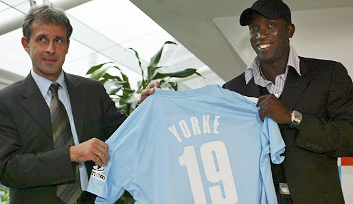 Pierre Littbarski holte 2006 mit Dwight Yorke und dem FC Sydney den Titel in der A-League