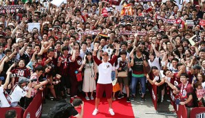 ...und insgesamt knapp 100.000 Zuschauer verfolgten Poldis erste Pressekonferenz in Japan zudem via Livestream
