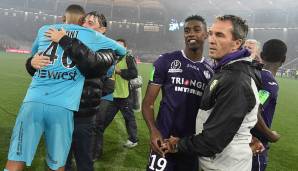 Einen dritten Aufsteiger gibt es in Frankreich nicht. Ajacco verpasste den Aufstieg nach einer 0:4-Packung im Relegationsspiel gegen den FC Toulouse.