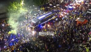 Und dennoch: Bei der Abreise zum hämisch genannten "Copa Conquistadores" war die Euphorie ungebrochen. Hier verabschieden Boca-Fans ihre Mannschaft Richtung Madrid.