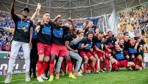 Der SC Paderborn sollte 2017 aus der 3. Liga absteigen, hielt aber die Klasse aufgrund des Nichterfüllens der Lizenzauflagen vom TSV 1860. Der Klub nutzte die Chance und marschierte nun in die 1. Liga durch.