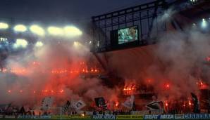 Die Laufbahn, von vielen Fans als Stimmungskiller ausgemacht, konnte aufgrund eines Konstruktionsfehlers übrigens nur ein einziges Mal benutzt werden. Die Juve-Fans waren froh, als es 2011 ins neue Stadion ging. Der FC Turin spielt im Olympiastadion.