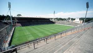 BÖKELBERG (Mönchengladbach): Hier erlebte die Borussia aus Mönchengladbach ihre größten Sternstunden. Nach dem ersten Weltkrieg erbaut, wurde das zu einem großen Teil aus Stehplätzen bestehende Stadion im Spätherbst 2005 abgerissen.