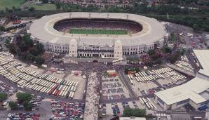 Die "Twin Towers" waren architektonisch auffällig. Die 39 Stufen, die Spieler zur Trophäenübergabe bis hin zur Royal Box erklimmen mussten, waren legendär. Bis zur Schließung 2000 fanden alle FA-Cup-Finals und Heimspiele der Three Lions im Wembley statt.