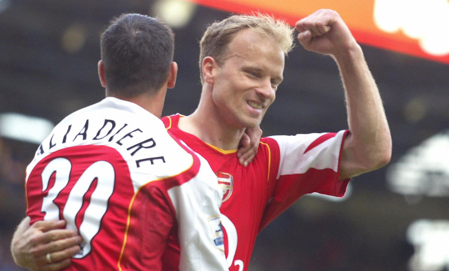 ANGRIFF: Dennis Bergkamp stammte aus der Jugend von Ajax Amsterdam. 1993 wechselte er zu Inter Mailand und war zu dieser Zeit der teuerste Spieler der Welt. Nach einer Saison in Mailand kam er zu Arsenal und wurde drei Mal Meister