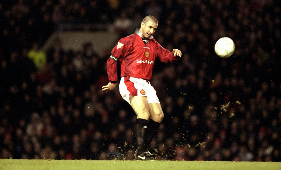 ANGRIFF: Eric Cantona gewann mit Manchester United vier Mal die englische Meisterschaft. Nachdem er seine Karriere bei den Red Devils im Alter von 31 Jahren beendete, widmete er sich der Schauspielerei