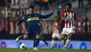 Cristian Pavon holt zum Schuss aus für Boca Juniors