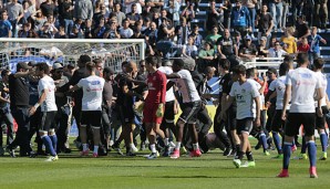 Beim Spiel zwischen Bastia und Olympique Lyon stürmten Fans den Platz