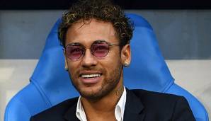 Neymar unterstützt seine Kollegen heute.