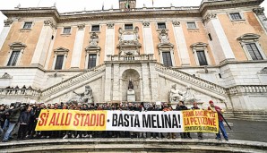 Fans des AS Rom protestierten vor dem Rathaus für ein neues Stadion