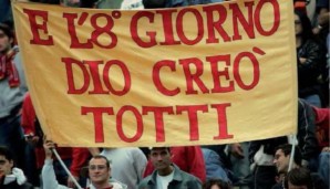 "Am achten Tag erschuf Gott Totti", war auf einem Plakat der eigenen Fans zu lesen
