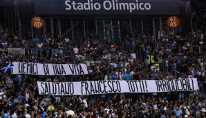Ganz Italien erwies ihm zuvor Respekt: "Die Feinde auf Lebenszeit verabschieden Francesco Totti", titelten die Lazio-Fans