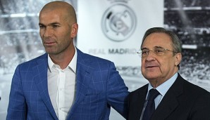 Trainer Zinedine Zidane (l.) und Florentino Perez