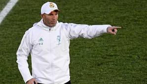 Zinedine Zidane coacht sein Team