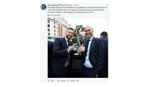 Auch die Real-Spieler bedankten sich beim Coach. Laut Kapitän Sergio Ramos wird niemand die Legacy von Zidane bei Real auslöschen. Joa, stimmen wir zu.