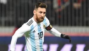 Lionel Messi im Trikot von Argentinien mit dem Ball am Fuß