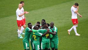 Die senegalesischen Spieler bejubeln den Sieg gegen Polen.