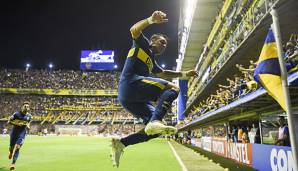 Christian Pavon stürmt und springt für die Boca Juniors.