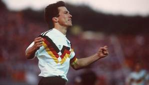 Deutschland 1990: Auch Deutschlands Trikot 1990 war durchaus gewöhnungsbedürftig. Die gezackte Deutschland-Fahne auf der Brust sorgte aber dennoch für Erfolg.