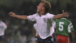 England 1990: England trat 1990 zwar klassisch in weiß auf, bei genauerem Hinsehen entdeckt man aber doch ein paar gewöhnungsbedürftige Muster auf dem Jersey.