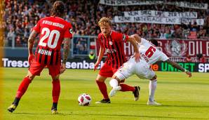 Ein Last-Minute-Treffer lässt Wehen Wiesbaden noch auf den Aufstieg hoffen.