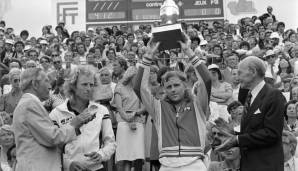1980 wiederholte Borg das Kunststück in Paris. Im Endspiel deklassierte er Vitas Gerulaitis aus den USA. Er ist einer von nur zwei Spielern, die in der Open Era mindestens drei Grand-Slam-Turniere ohne Satzverlust gewannen. Der andere kommt bald ...
