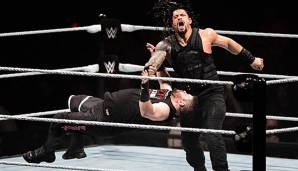 Roman Reigns attackiert Gegner Kevin Owens in der WWE in Düsseldorf