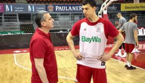 Dejan Radonjic (l. mit Vladimir Lucic) hat bei den Bayern schon die Arbeit aufgenommen.