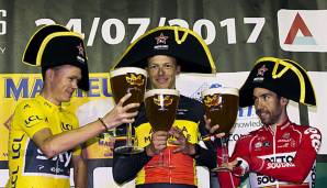 Während Thomas De Gendt noch bärtig auf dem Siegerpodest mit Chris Froome und Oliver Naesen stehen durfte, ist das den Profis von Sport Vlaanderen nicht mehr erlaubt