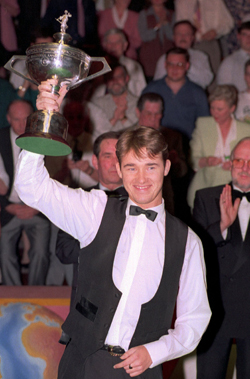 Hendry nach seinem vierten WM-Titel 1994