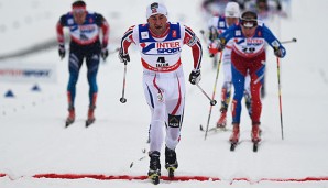 Petter Northug setzte sich nach über zwei Stunden Laufzeit vor Lukas Bauer durch