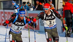 Simon Schempp und Arnd Peiffer (r.) haben in der Mixed-Staffel bereits die Goldmedaille gewonnen