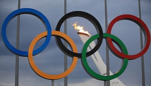 Die fünf Ringe und das Olympische Feuer