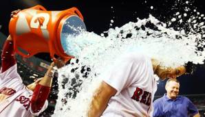 Die Red Sox feierten Andrew Benintendi für seinen Walk-Off-Hit gegen die New York Yankees.