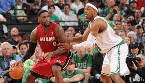 LeBron James und die Miami Heat lagen in den East-Finals 2012 gegen Boston 2-3 hinten. Und LBJ lieferte. Jumper, Floater, Layups, Hook Shots - der Kings packte all seine Waffen aus und traf 19 seiner 26 Würfe für 45 Punkte. Dazu griff er sich 15 Boards