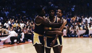 Magic Johnson war bei den L.A. Lakers schon als Rookie ein Star. Als in Spiel 6 der Finals 1980 MVP Kareem Abdul-Jabbar ausfiel, sprang der Point Guard als Center ein und dominierte mit 42 Punkten, 15 Rebounds und 7 Assists das Closeout-Game in Philly