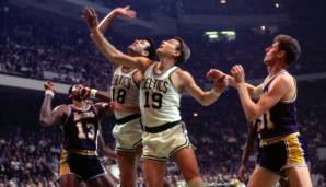 1969: Game 7 zwischen den Lakers und Celtics. Boston führt in Ballbesitz mit 103:102, die Lakers-Defense macht 1:33 vor Schluss Druck - doch der Ball landet über Umwegen bei Don Nelson (#19), der sofort abdrückt und mit viel Ring den Dagger trifft!