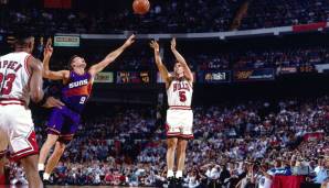 1993: In Game 6 führen die Suns Sekunden vor Schluss mit 98:96 gegen die Bulls und stehen vor dem Serien-Ausgleich. Auftritt John Paxson: An der Dreierlinie völlig vergessen nagelt er den Dreier zum Sieg und zur Championship rein.