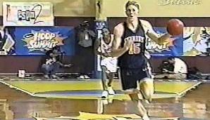 1998 - Nike Hoop Summit: Auf dem Radar der NBA-Scouts taucht er beim Hoop Summit auf, den er mit 33 Punkten dominiert und MVP wird. Die USA staunt über diesen langen Lulatsch, der sich bewegt wie ein Guard und Dreier lötet. Nur den Mavs gefällt das nicht.