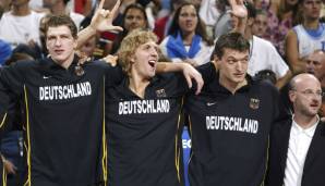 2002 - Bronze bei der WM: Auch Dirks Nationalmannschafts-Karriere läuft auf Hochtouren. Bei der WM 2002 scheiden die Deutschen erst im Halbfinale aus und holen sich anschließend gegen Neuseeland Bronze. Turnier-MVP: Dirk Nowitzki!