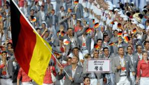 2008 - Olympia-Teilnahme: Ein großer Traum von Dirk wird wahr! Er qualifiziert sich mit Deutschland für die Olympischen Spiele 2008 in Peking - und darf seine Nation sogar als Fahnenträger ins Stadion führen.