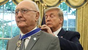 Bob Cousy hat die Medal of Freedom erhalten.