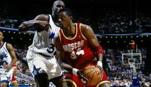 Hach, da werden Erinnerungen wach. Wer erinnert sich nicht gerne an die NBA Finals 1995, als Hakeem Olajuwon und Shaq sich unter dem Korb gegeneinander aufrieben. Die Rockets gewannen 4-0.