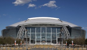Dallas Cowboys: 80.000 Sitzplätze, 1,3 Milliarden Dollar - Cowboys-Eigentümer Jerry Jones hat sich zwischen 2005 und 2009 einen wahren Palast gebaut. Allein des stadioninterne Restaurant, der Stadium Club, ist etwa 5.700 Quadratmeter groß